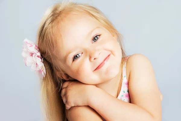 Sevimli küçük kız — Stok fotoğraf