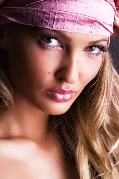 Gorgeous woman in a pink hat — Stock Photo, Image