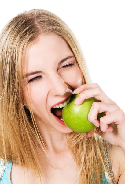 Όμορφη κοπέλα που δαγκώνει ένα μήλο — Φωτογραφία Αρχείου