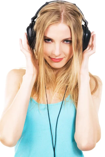 Chica encantadora escuchando una música en auriculares — Foto de Stock