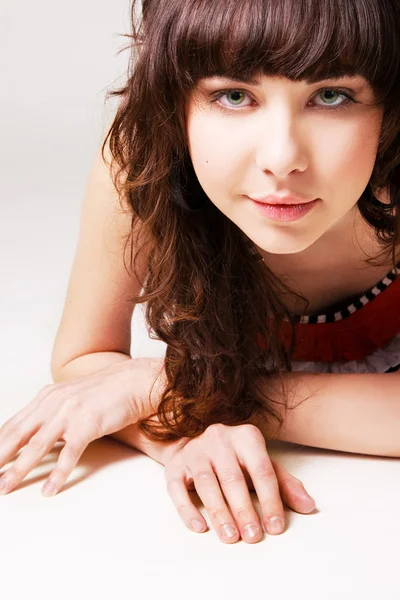 Krásná mladá brunetka — Stock fotografie