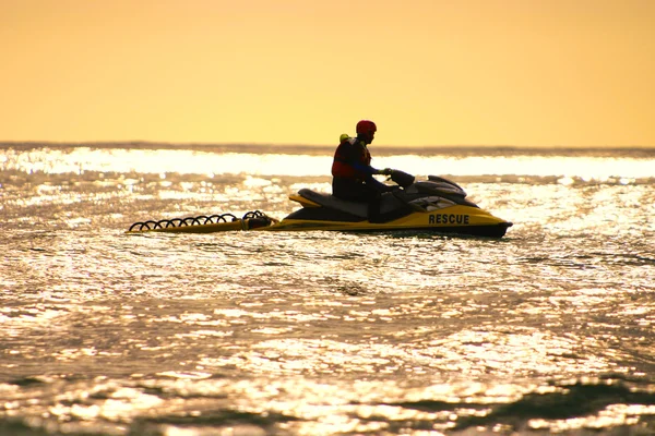Motos acuáticas, rescate, seguridad, mar, puesta del sol , — Foto de Stock