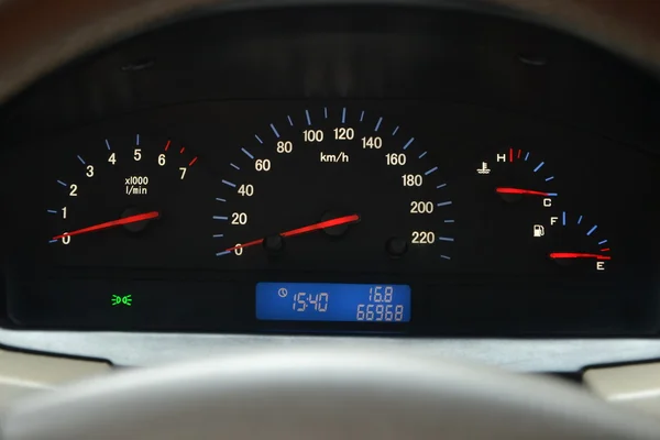 Prędkościomierz i obrotomierz, poziomu paliwa i temperatury — Zdjęcie stockowe
