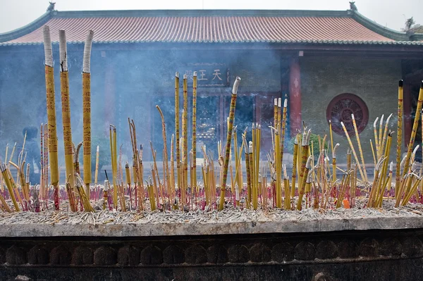 Baolin tapınak tütsü yakma — Stok fotoğraf