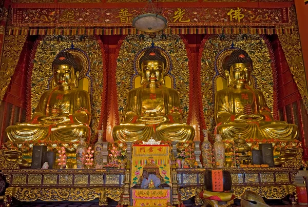 Статуи храма Баолинь — стоковое фото