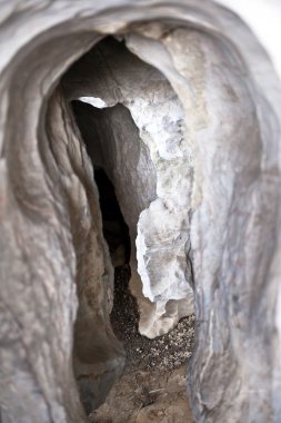 guilin Dağları'nda bir mağara