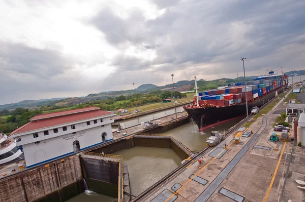 Замки Панамского канала Мирафлорес — стоковое фото