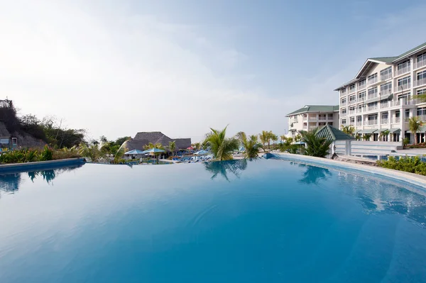 Курорт в Панаме с видом на бассейн — стоковое фото