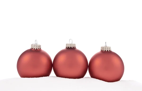 Bolas tradicionales de Navidad sobre fondo blanco —  Fotos de Stock