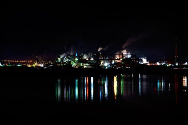 çelik fabrikası ve liman gelen duman