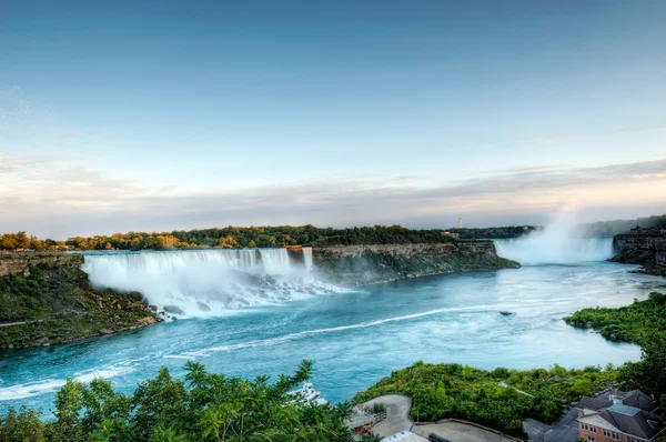 Coucher de soleil, chutes américaines et canadiennes à Niagara — Photo