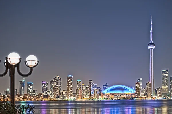 Toronto natt skyline cn tower downtown skyskrapor solnedgång canad — Stockfoto