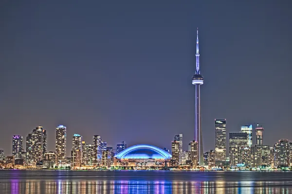 Toronto horizonte nocturno CN Tower rascacielos céntricos puesta de sol Canadá —  Fotos de Stock