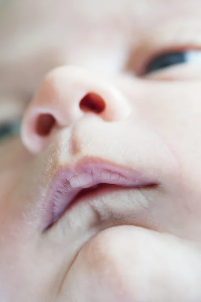 Małe usta noworodka — Zdjęcie stockowe