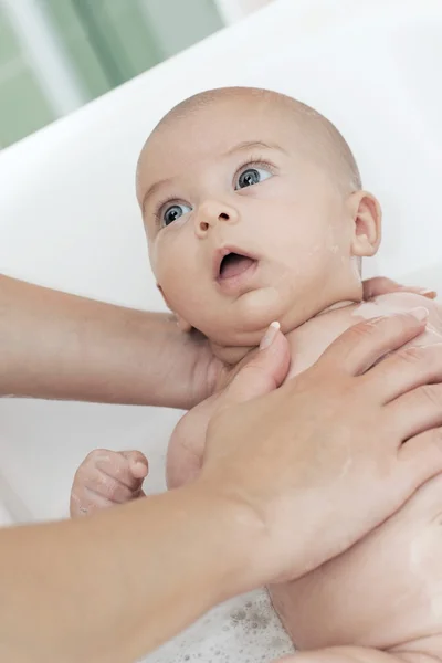 赤ちゃんのお風呂の時間 — ストック写真
