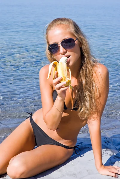 Dívka s banánem — Stock fotografie