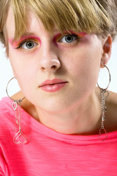 Piękna kobieta z różowy makijaż — Zdjęcie stockowe