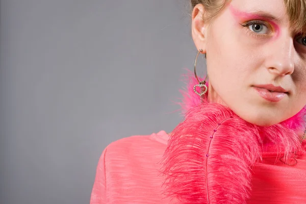 Portrait of young woman wich pink plume — Stock Photo, Image