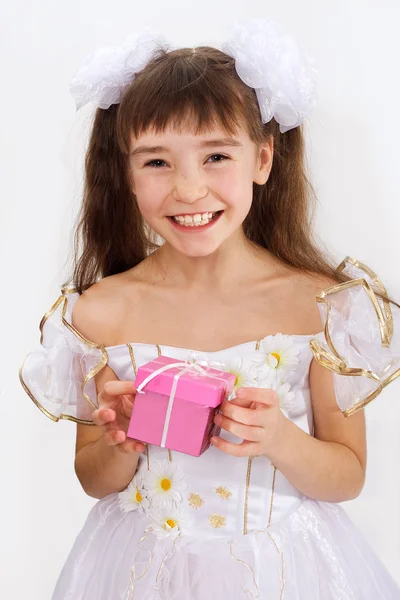Little laughing girl holding christmas present — Stock Photo, Image