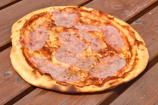 Pizza izolată — Fotografie, imagine de stoc