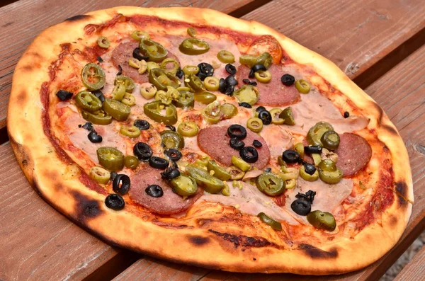 Pizza isolada — Fotografia de Stock