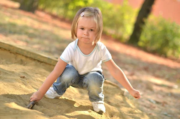 Dítě na hřišti — Stock fotografie