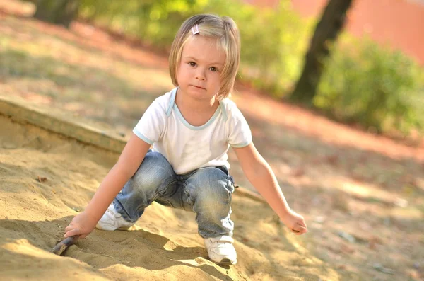 Dítě na hřišti — Stock fotografie