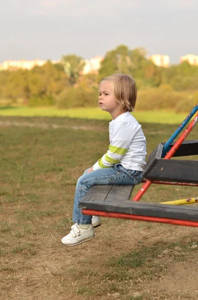 Bebê no parque infantil — Fotografia de Stock
