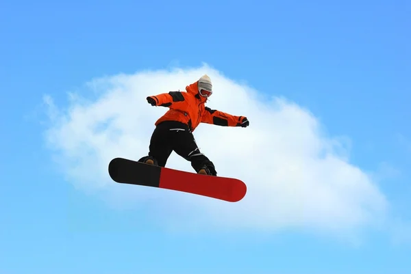 滑雪者跳跃 — 图库照片