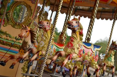 bir atlı karıncaya carousel midilli rides.