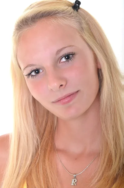 Portret van een sensuele jonge blonde vrouw geïsoleerd op witte achtergrond — Stockfoto