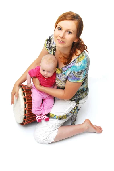 Imagem de mãe feliz com bebê com tambor sobre branco — Fotografia de Stock