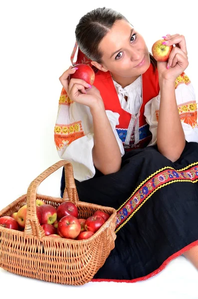 Портрет молодой красивой женщины с яблоками — стоковое фото