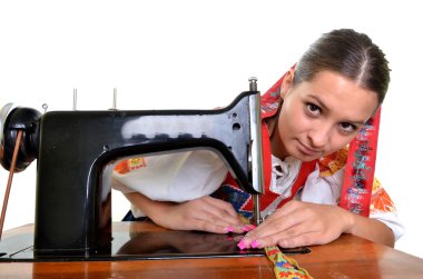 eski dikiş makinesi ile güzel kadın