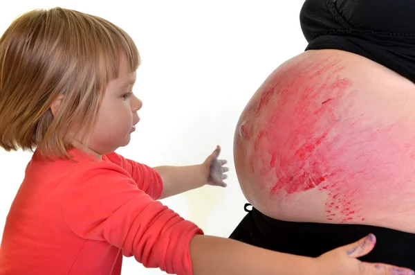 Baby pittura sulla pancia incinta — Foto Stock