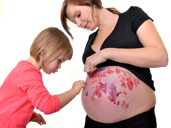 宝宝在肚子上绘画 — 图库照片