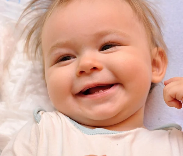 Сміючись дитини — стокове фото