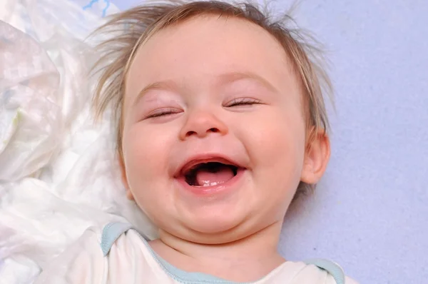 Сміючись дитини — стокове фото