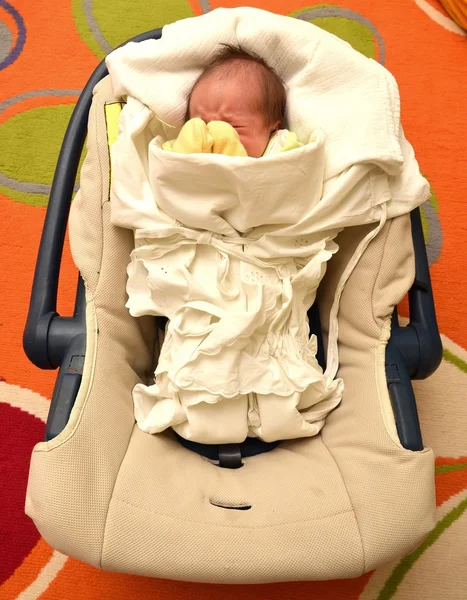 車の座席の赤ちゃん — ストック写真
