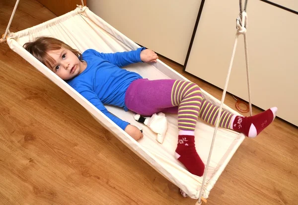 Dítě spát v houpací síti — Stock fotografie