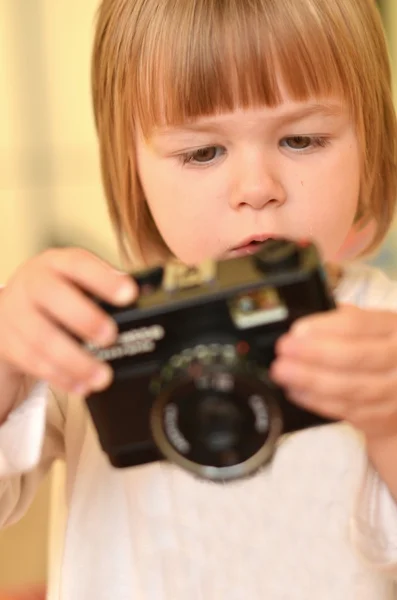 Dítě s fotoaparátem — Stock fotografie