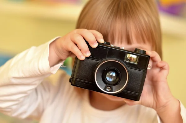 Dítě s fotoaparátem — Stock fotografie