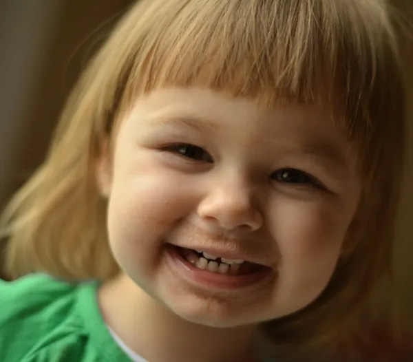 Детская улыбка — стоковое фото