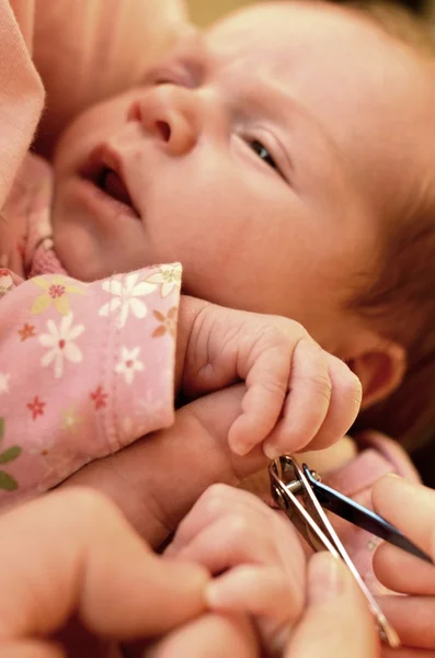 Портрет красивого новорожденного ребенка — стоковое фото