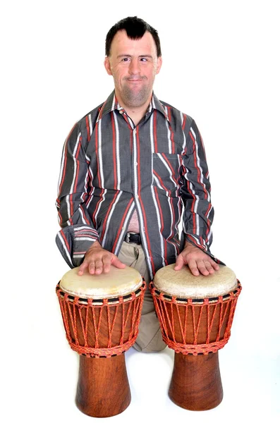 다운 증후군 드럼 연주와 함께 행복 한 사람. — 스톡 사진