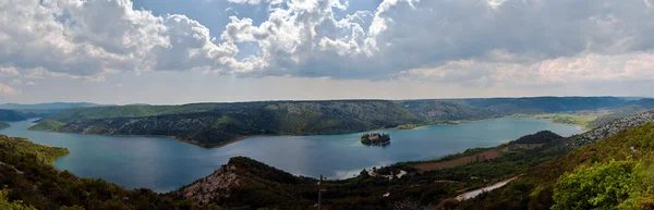 Panorama of the Krka river and Visovac monastery, Croatia — Stock Photo, Image