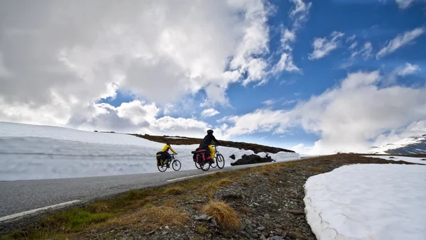 Mountain bikers in Norway — Stock Photo, Image
