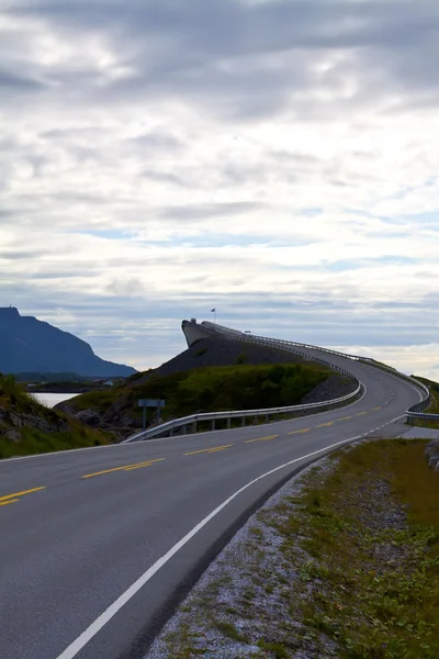 Pittoreske landschap van Noorwegen. atlanterhavsvegen — Stockfoto