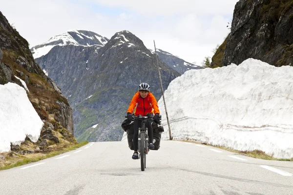 Mountain biker in Norway — Stock Photo, Image