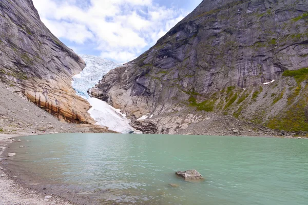 Mountain lake and glacier — Stock Photo, Image